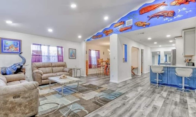 United Central Apartment | 4 Bedroom 797089 by Houzlet